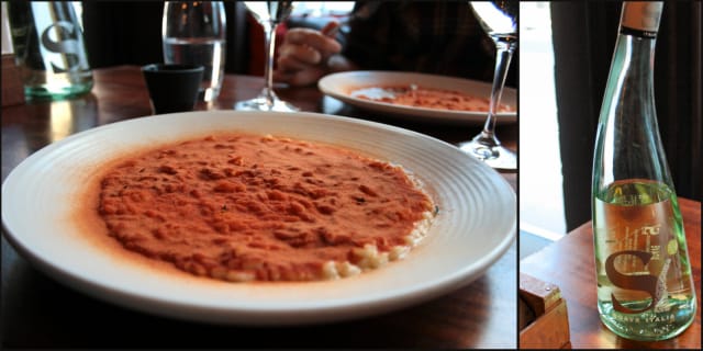 sitruuna-oliiviöljy-parmesaanirisottoa sekä pulveria kuivatuista tomaateista. / VIINI: Si Soave 2014