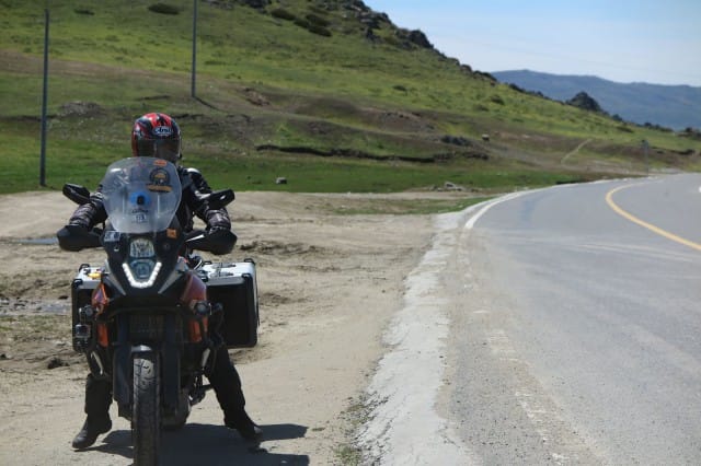 Moottoripyörällä ajaessa taukoja on hyvä pitää, että jaksaa ajaa. Kiina.