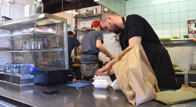 Bites Vallilaa pyörittävät Hermanni Jaatinen, Sami Forström ja Ville Geitel.