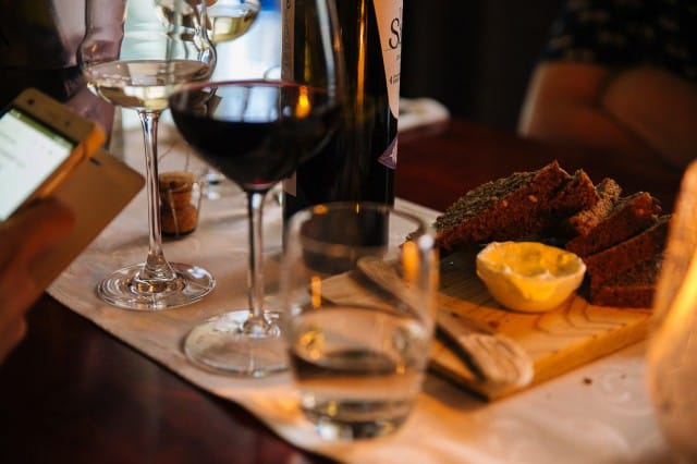 Samppanjalasillisten välissä on myös Tallinnassa aterian mentävä rako.