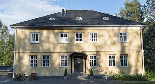 Metsälinnan kartano Urjalassa hurmaa historiallaan ja ympäristöllään