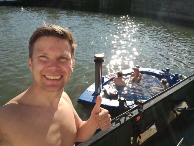 Paljuveneelle lähdössä