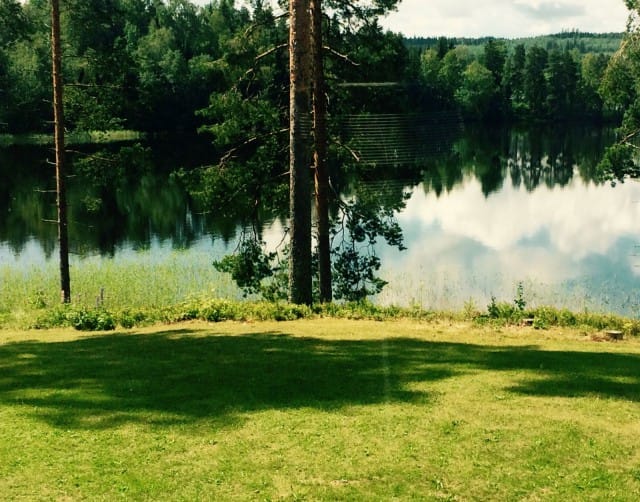 Elämä rakentuu valoista ja varjoista. Heijastuksista, pilkahduksista ja hyppysellisistä.