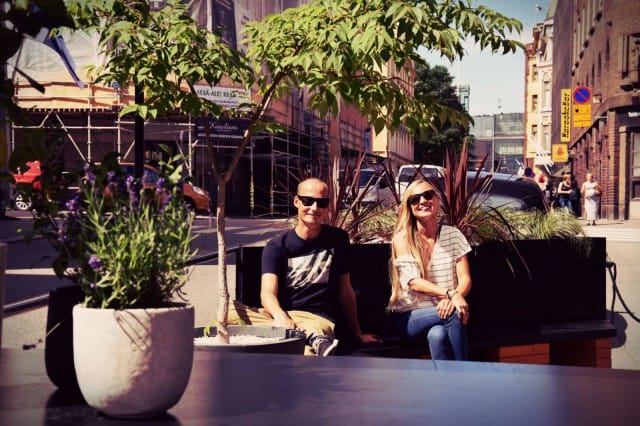 Urban Gardens toteutti Helsingin ensimmäisen parklet-terassin A21-baarin edustalle Annankadulla.