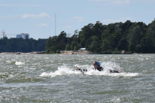 Flyboardingiin kuuluu myös molskahduksia.