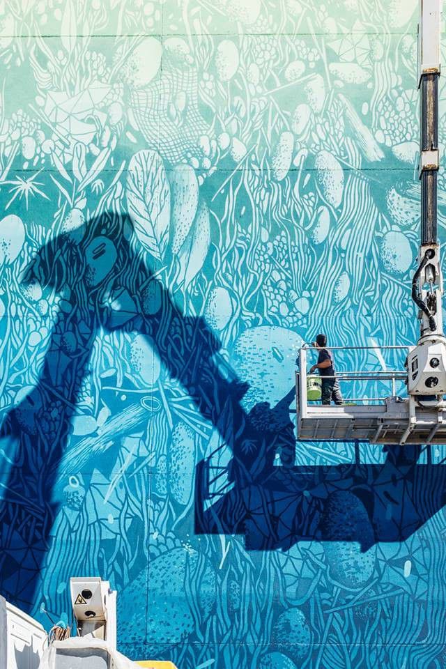 Taitelija työssään Cagliarissa vuonna 2015.