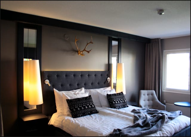 Tyylikäs tummahko sisusta sopivan pienillä Lappitwisteillä.