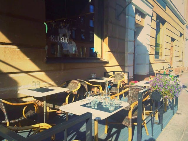 KuuKuun terassilla nautitaan arjen luksuksesta.