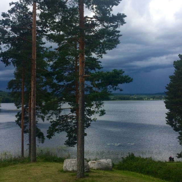 Joskus elämässä tarvitaan myös synkkiä pilviä, sillä ilman niitä tuskin osaisin nauttia valoisuudestakaan.