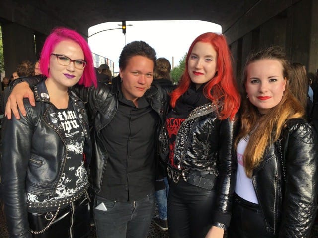 Lauantain Katu on punk -kadunvaltaustapahtumaan tultiin tyylillä kaveriporukassa.