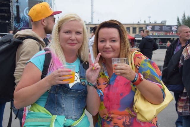 Krepattu tukka oli suosittu hiustyyli 90-luvulla.