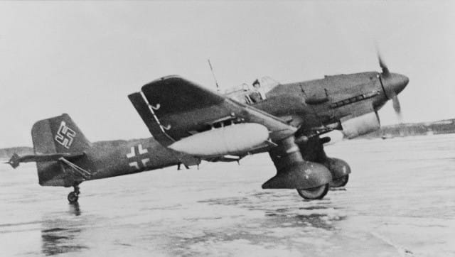 Saksalainen Stuka-syöksypommittaja Malmin lentokentällä.