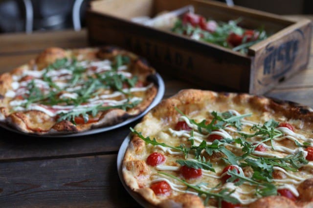 Niskan SYÖ!-viikkojen pitsa on samalla kevyt, mutta herkullinen. Aiolin ja kanan yhdistelmä kruunaa sen.