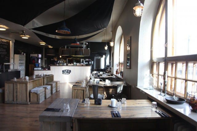 Niska on valoisa, mutta tunnelmallinen peltileipäsoppi.