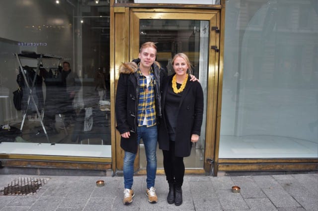 Woltin perustajajäsen Juhani Mykkänen ja Amexin edustaja Mikaela Kaulbars-Staudinger Keskuskatu 5:ssa.