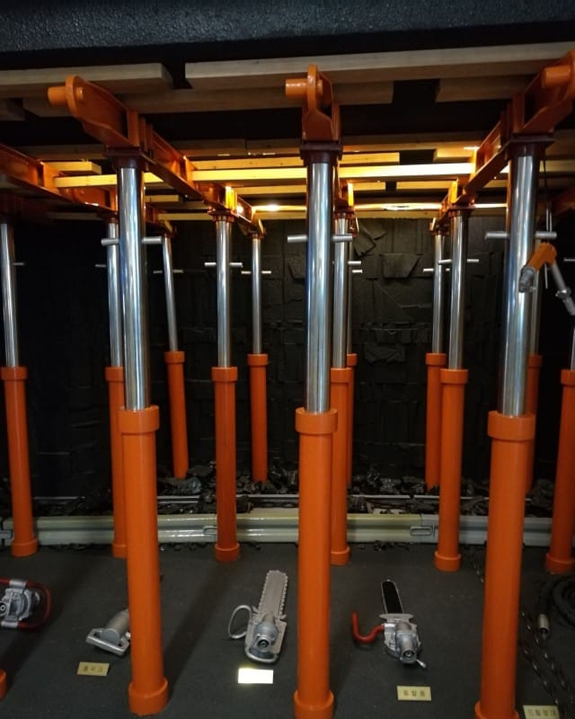 Teoriassa kivihiilikaivos pysyy kasassa näin. Todellisuudesta olet varmasti kuullut monta romahtavampaakin tarinaa