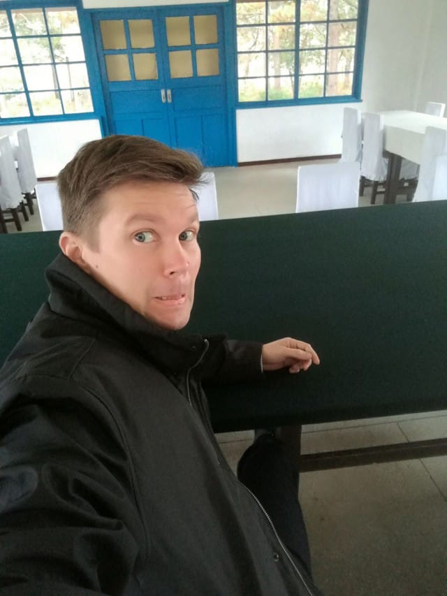 Tässä pöydässä on käyty rauhanneuvotteluita.