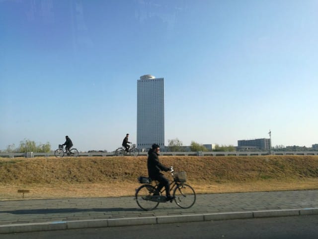 Wroooom. Pyörällä pääsee! Pohjois-Korea. Pyongyang.