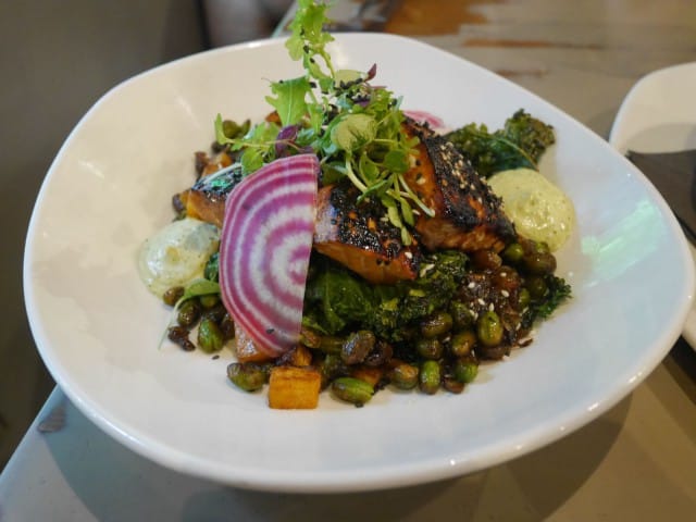 Paahdettua inkivääri-sesamlohta