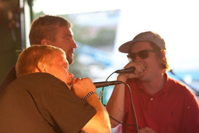 MC Taakibörsta otti yleisönsä Flow Festivalissa vuonna 2011, kun ihmiset äänestivät kokoonpanon ennakkoon lavalle.