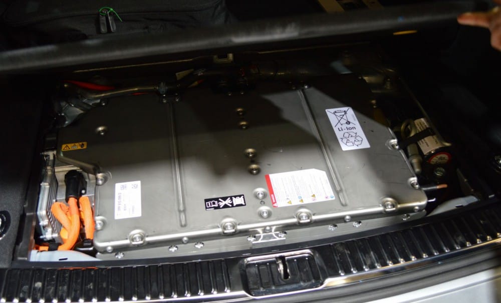 Tällaisia alkaa löytyä yhä useamman auton takakontista. Papukaijamerkki, jos tiedät mistä automallista kyse.