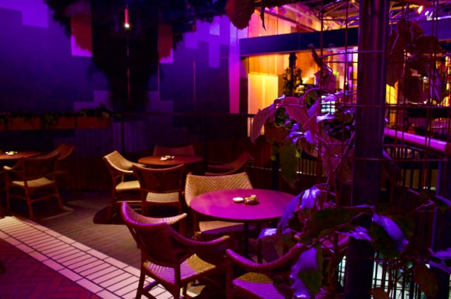 Yläkerran Bar Cón on kuin lomakeidas - ja avajaisten perusteella siellä on Korttelin riehakkain meno.