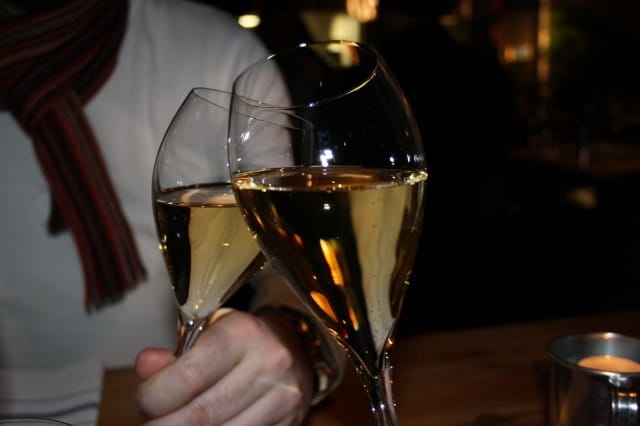 Ilta alkaa samppanjalla
