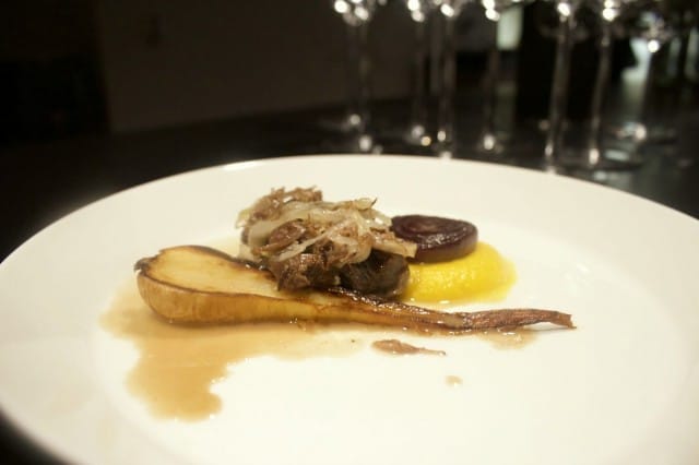 Härän haudutettua kieltä, kasviksia Söderkullasta ja häränhäntä-hapankaalihöystö