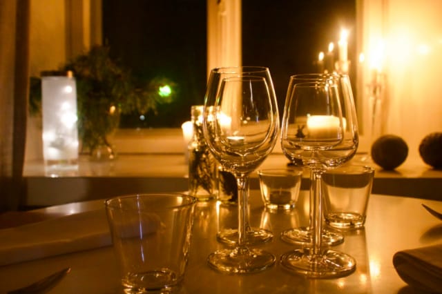 Vinterissä (ja Loopissa) syödään ja juodaan Iittalan ja Arabian astioista.