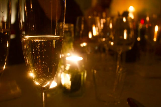 Alkujuomaksi tietenkin samppanjaa.