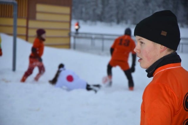 Keskittynyt kannustaja.