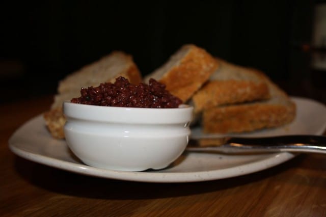 Talon leipä ja tapenade