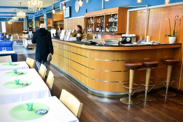 Ravintola Arthurissa on 240 asiakaspaikkaa ja kolme kabinettia, joihin mahtuu yhteensä 100 henkeä.