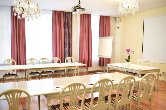 Aurolan salissa on hienostunut, herkkä tunnelma.