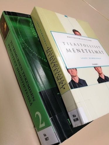 Nämä opukset ovat olleet tuki ja turva koko gradumatkan ajan. Villi veikkaus on että osaan niiden sisällysluottelot ulkoa ennen kuin gradu on valmis...