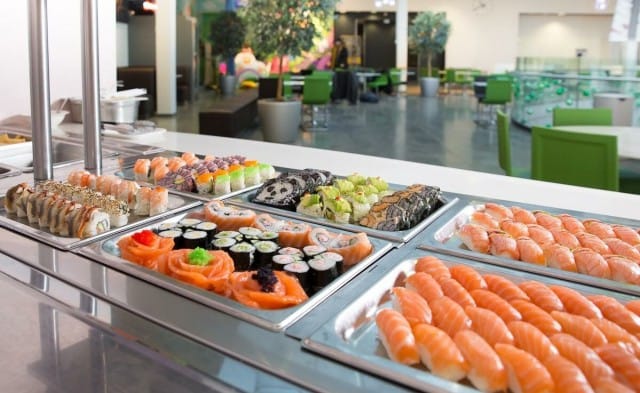 Fomecan sushibuffet tarjoilee perussushin lisäksi eksoottisempiakin herkkuja.