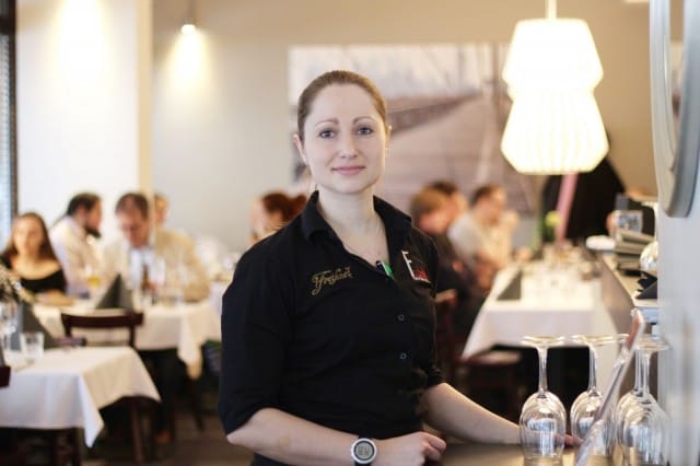 Omistajanvaihdoksen yhteydessä uudistuneessa Franklyssa on valoisa ja raikas tunnelma. Vuoropäällikkö Maria Turunen toivoo, että uudet asiakkaat löytäisivät SYÖ!-viikoilla Franklyn, joka sijaitsee parin kulman takana keskustan pääkadulta.