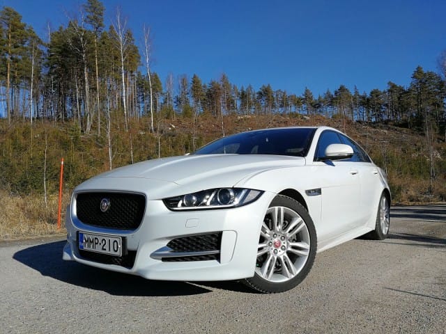 Jaguar XE, erinomainen peli. Sports Car Center Airport.