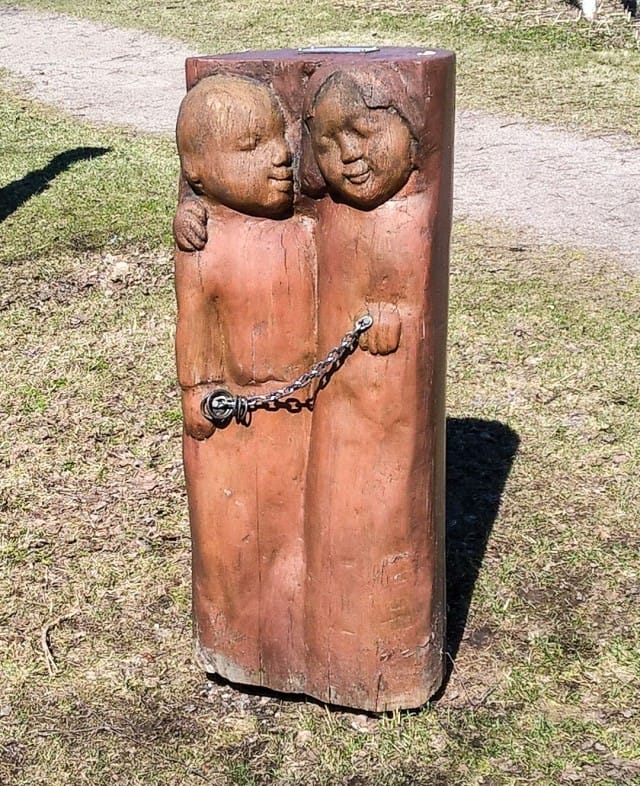 Pikku Huopalahden nurmikolla