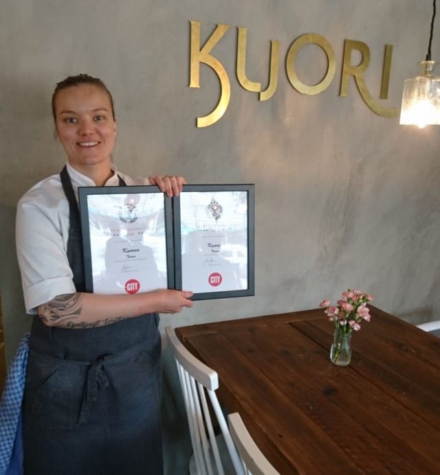 Marjaana Pohjolan hymy herkässä ja syystä, Kuori nappasti Cityn Suuressa Ravintolaäänesyksessä tuplavoittona 'Paras kasvisruoka' & 'Paras tulokas' 2016 -tittelit.