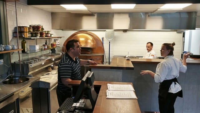 "Titolare" Miquel Angel Papaianni ohjastaa joukkojaan.