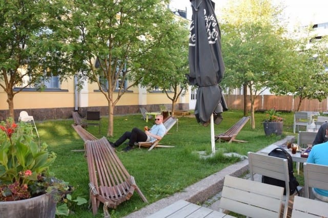 Onpas nämä aurinkotuolit mukavia.