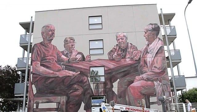 Argentiinalainen Milu Correch on huipputehokas. Hän teki muutamassa päivässä Kannelmäen palvelutalon muraalin ja sen jälkeen parissa päivässä seinän Helsinginkadun sisäpihalle.