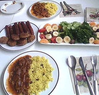 Tämä ruoka ei ole kritisoimistani ravintoloista vaan hyvää irakilaista ruokaa jota ystäväni minulle tarjosi.