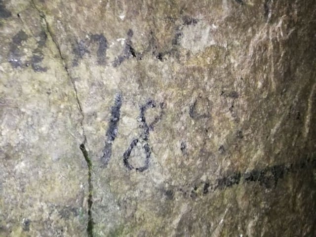 Kolilla Pirunkirkossa Eero Järnefelt on kirjoittanut seinään ajatuksiaan hieman yli 100-vuotta sitten.