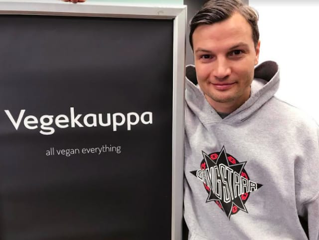 Vegekaupan uusi ilme ja Karry Hedberg.