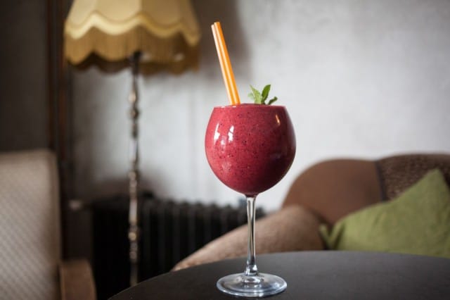 Kahvila Boheemin marjaisa ja raikas smoothie.
