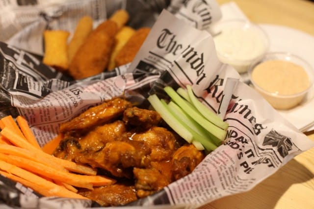 Tex willerin saa joko perinteisillä tai rapsakammilla leivitetyillä siivillä. Kaverina on kasvisten lisäksi mozzarellatikkuja, teezereitä ja red hot jalapenoja.