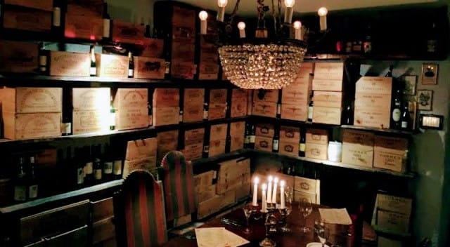 Ei jää epäselväksi, että kyseessä on viiniravintola