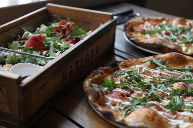 Salaattia ja peltileipää à la Niska